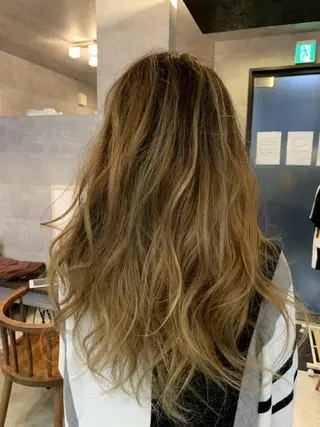 ロング カラー 浅野  勇貴のヘアスタイル