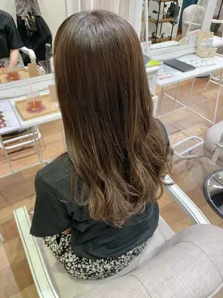 ロング カラー いけだ　ひかり ハイライトくびれヘアのヘアスタイル