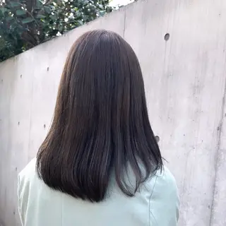 ミディアム カラー カジュアルを女っぽく 𝗮𝘆𝗮𝗰𝗼のヘアスタイル