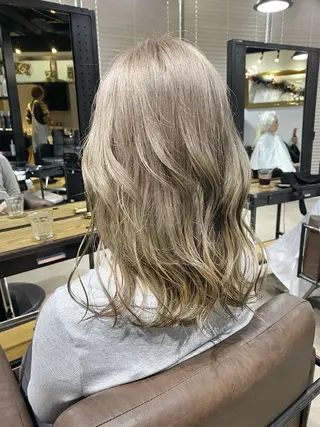 セミロング 山影✨バレイヤージュ ハイライト✨メンズ◎のヘアスタイル