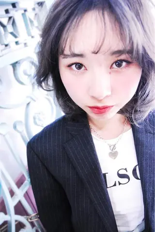 ミディアム カラー パーマ ヘアアレンジ メンズ アイブロウ 表参道Lise おおいしおりのヘアスタイル