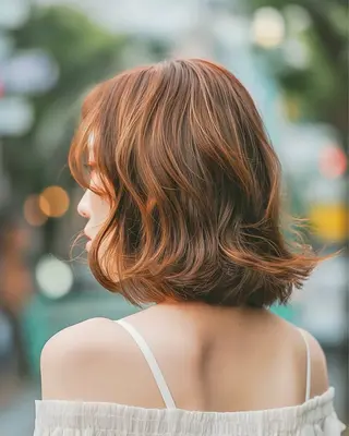 ミディアム カラー Hosaki🎀 池袋：パーマ🩶のヘアスタイル