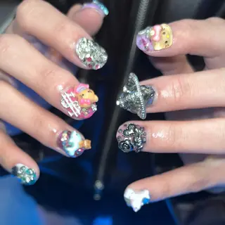 ネイル Mariris所属・ᗷᗩᑎSᗩ ᑎᗩIᒪ ՏᗩᒪOᑎのネイルデザイン