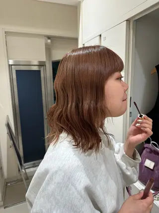 ミディアム カラー タイトボブ個性派カラ ーAKANEのヘアスタイル