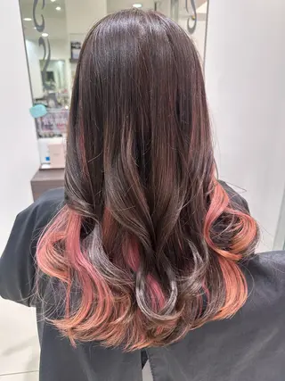 ロング レイヤー 艶々カラーのヘアスタイル