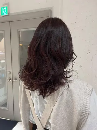 セミロング カラー カジュアルを女っぽく 𝗮𝘆𝗮𝗰𝗼のヘアスタイル