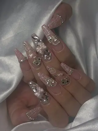 ネイル LEELA NAIL STUDIO所属・LEELA NAIL STUDIOのネイルデザイン