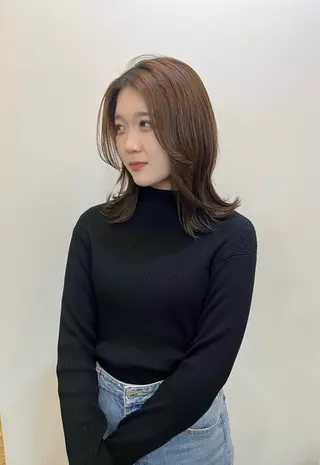 ミディアム ブリーチなしカラー /ベージュカラーのヘアスタイル