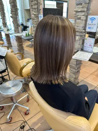 ミディアム 青野 葵のヘアスタイル