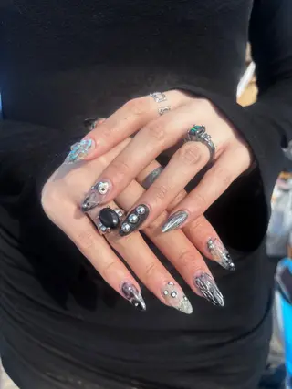 ミディアム 宮田 結晶のネイルデザイン