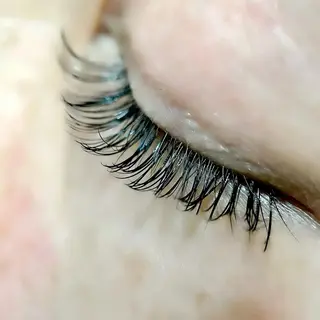 マツエク・マツパ サロンドシルエット所属・YUNA ／バインドロックのマツエク・マツパデザイン