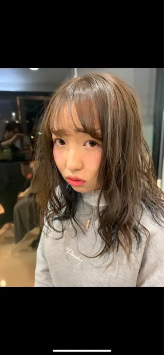 ミディアム カラー 國井 瑞貴のヘアスタイル