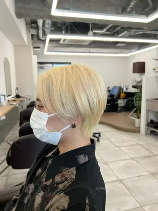 ショート カラー レイヤー/透明感 カラー🌿KANTAのヘアスタイル