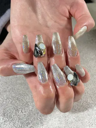 ミディアム nail&eyelash Famille池袋東口店所属・Tanaka Nailistのネイルデザイン