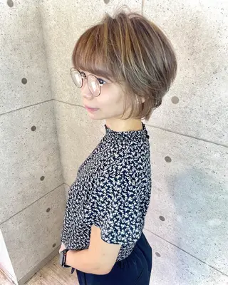 ショート カラー 韓国風/小顔レイヤー /艶カラーのヘアスタイル