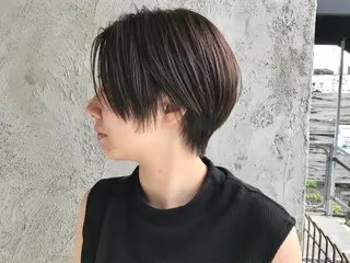 ショート カラー 岡田 恭明のヘアスタイル