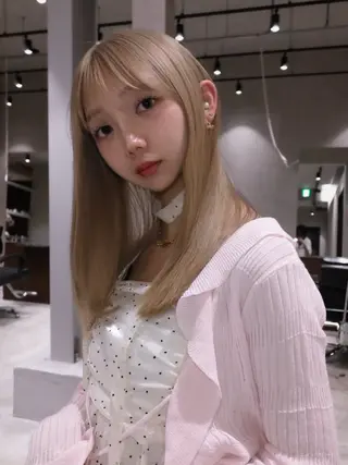 セミロング isseiハイトーン /韓国レイヤーのヘアスタイル