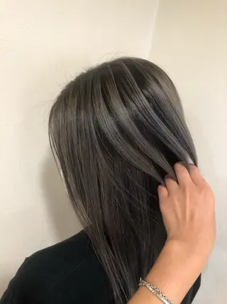 ミディアム カラー 工藤 綾華のヘアスタイル