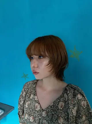 ミディアム Jonsi(ヨンシ)所属・トクザト アイニのヘアスタイル