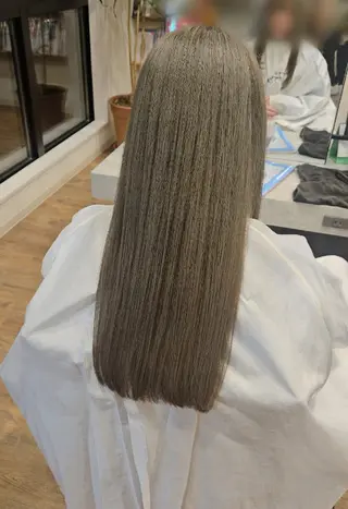 ロング カラー 関口 友菜のヘアスタイル