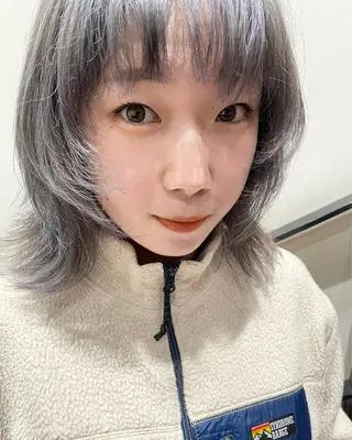 ミディアム カラー tomo🍒パーマ ハイトーン似合わせのヘアスタイル