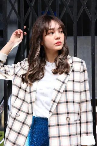 セミロング カラー 女性リピ90%🍨 🩷佐藤みずきのヘアスタイル