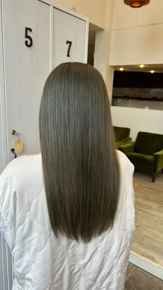 ロング カラー ルプラボウ  藤原 千紗のヘアスタイル