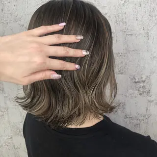 ミディアム カラー ベージュ/インナー カラー🤍Rieのヘアスタイル
