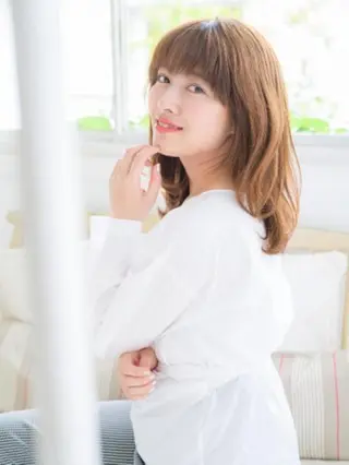 ミディアム 江原 彩華のヘアスタイル