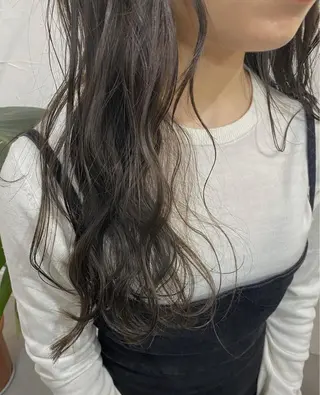 ロング カラー ヘアアレンジ 暗髪カラー🫐パーマ おくだりんかのヘアスタイル