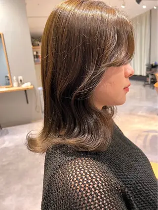 セミロング カラー GIEN NU茶屋町+所属・荒金 昴のヘアスタイル