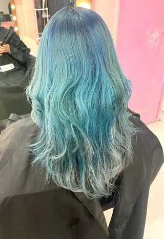 セミロング カラー ブリーチ人気No.1 MANATO🎨🌈のヘアスタイル