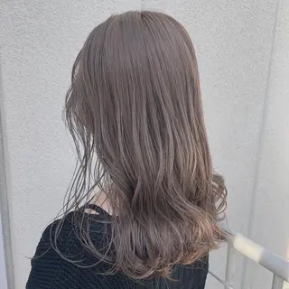 ミディアム カラー レイヤーカット 透明感カラーのヘアスタイル