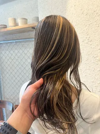 セミロング カラー ハイトーン/レイヤー ハッシュカット/牧原のヘアスタイル
