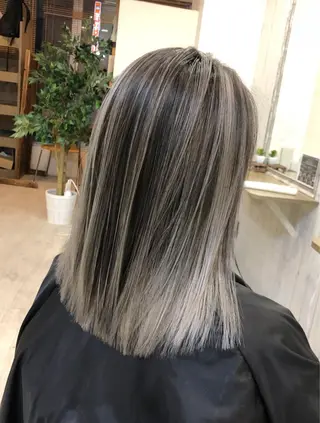 ミディアム 韓国レイヤー外国人風 透明感カラー髪質改善のヘアスタイル