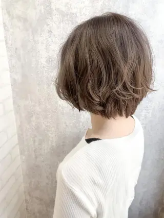 ショート カラー Zina福岡天神🪞 髪質改善🪞レイヤーのヘアスタイル