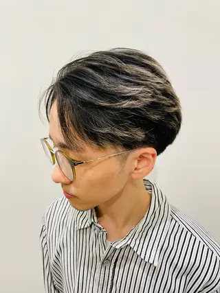 ショート カラー メンズ 鯨井 浩輔のヘアスタイル