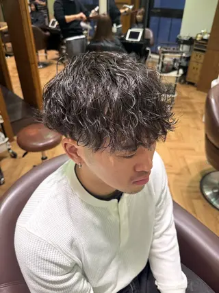 ショート パーマ メンズ 溝口 槙里也のヘアスタイル