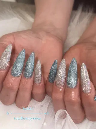 ネイル bylaki🌈 RENAのネイルデザイン