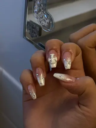 ネイル ♱˖⁺ 𝒎𝒐𝒑𝒊 ⁺のネイルデザイン