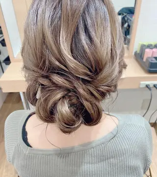 ヘアアレンジ GRANLUSSO 〜グランルッソ駅前店所属・木口 嘉美のヘアスタイル