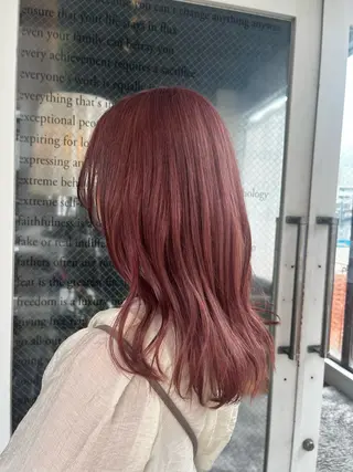 ミディアム まみ/暖色カラー /デザインカラーのヘアスタイル