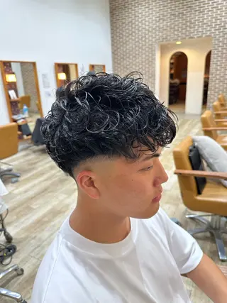 ミディアム パーマ メンズ peakshair所属・堀江/メンズパーマ 𝒀𝑼𝑻𝑶のヘアスタイル