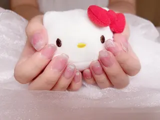 ネイル HENECY🍓 momokaのネイルデザイン