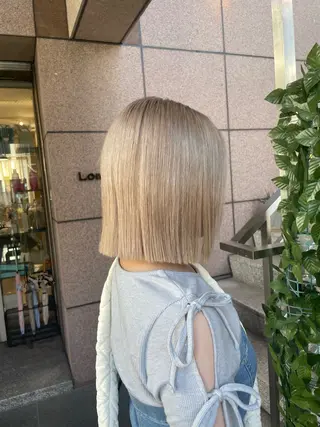 ショート カラー ミルクティー× グレージュMOMOのヘアスタイル