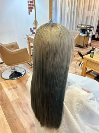 ロング 巽 愛夏のヘアスタイル