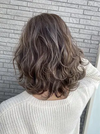 カラー 加藤 愛美のヘアスタイル