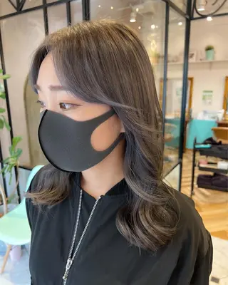 セミロング カラー 🇰🇷韓国レイヤー 錦糸町【北山謙三】のヘアスタイル