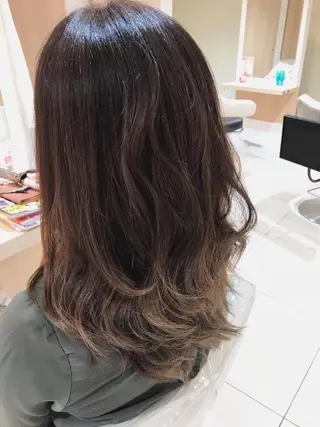 ミディアム 縮毛矯正/髪質改善 継続する美髪のヘアスタイル