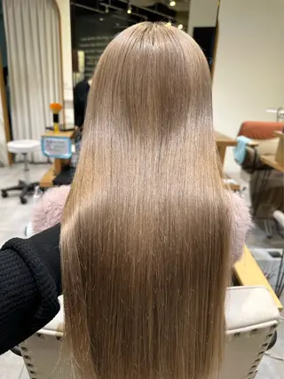 カラー 肌に馴染むハイトーン /ミルクティーカラーのヘアスタイル